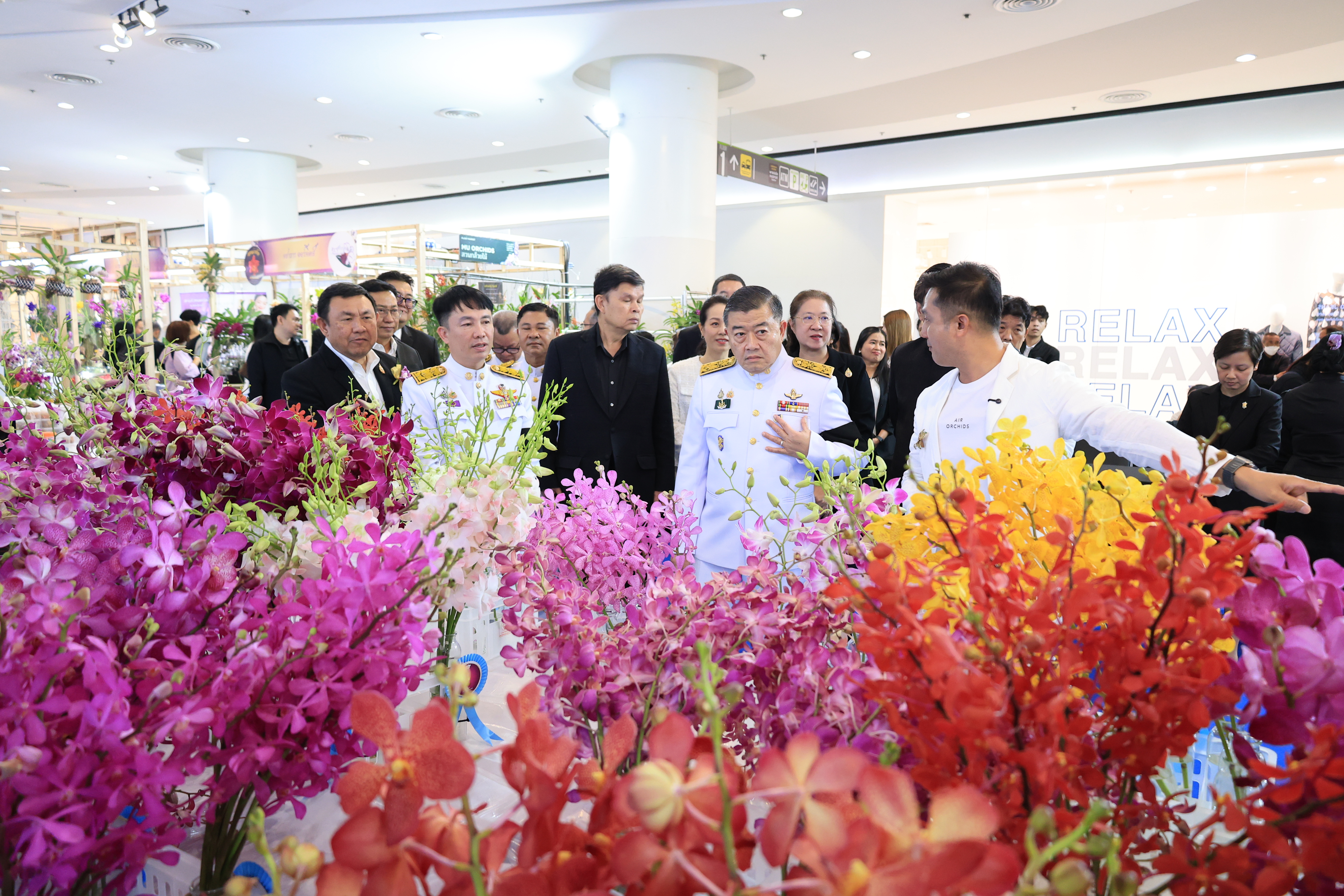 title - เลขาธิการ ส.ป.ก. ร่วมเป็นเกียรติในพิธีเปิดวันกล้วยไม้แห่งชาติ ณ ห้างสรรพสินค้าเซ็นทรัลเวสต์เกต 